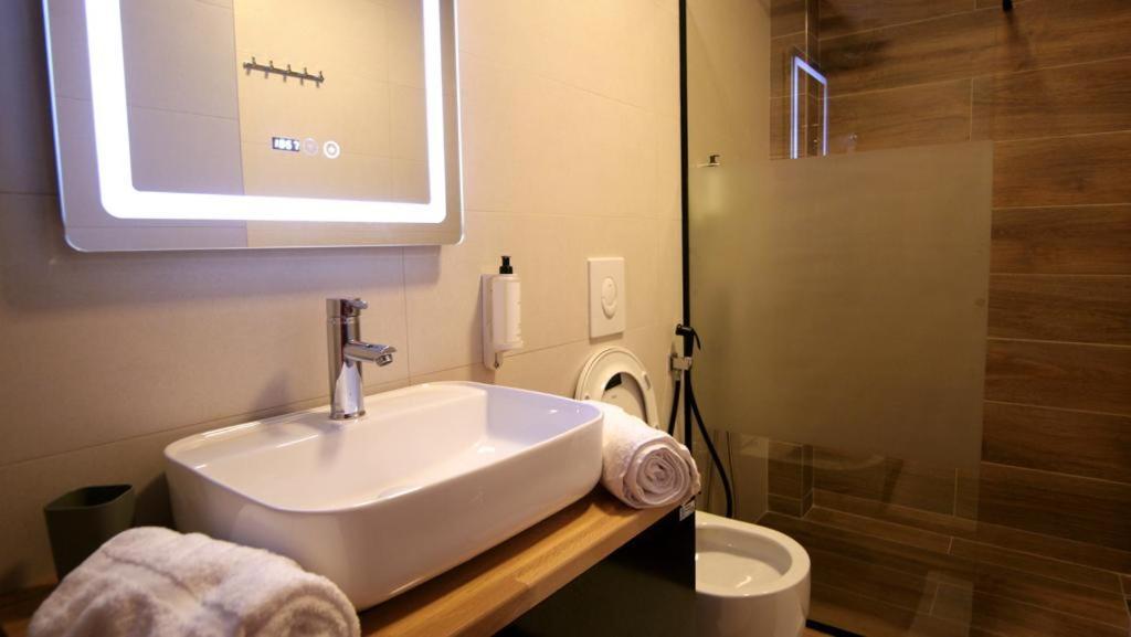 Koni'S Studio Apartments Tirana Extérieur photo